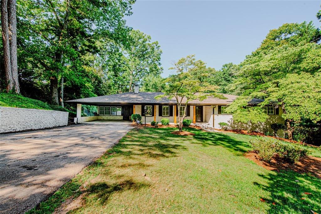 a view of a house with a yard