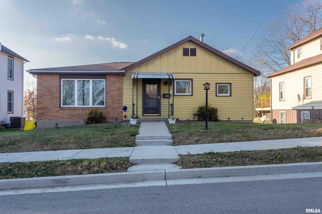 $182,500 | 245 Beecher Street | East Dubuque