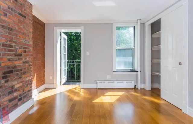 $5,250 | 118 East 7th Street, Unit 5W | East Village