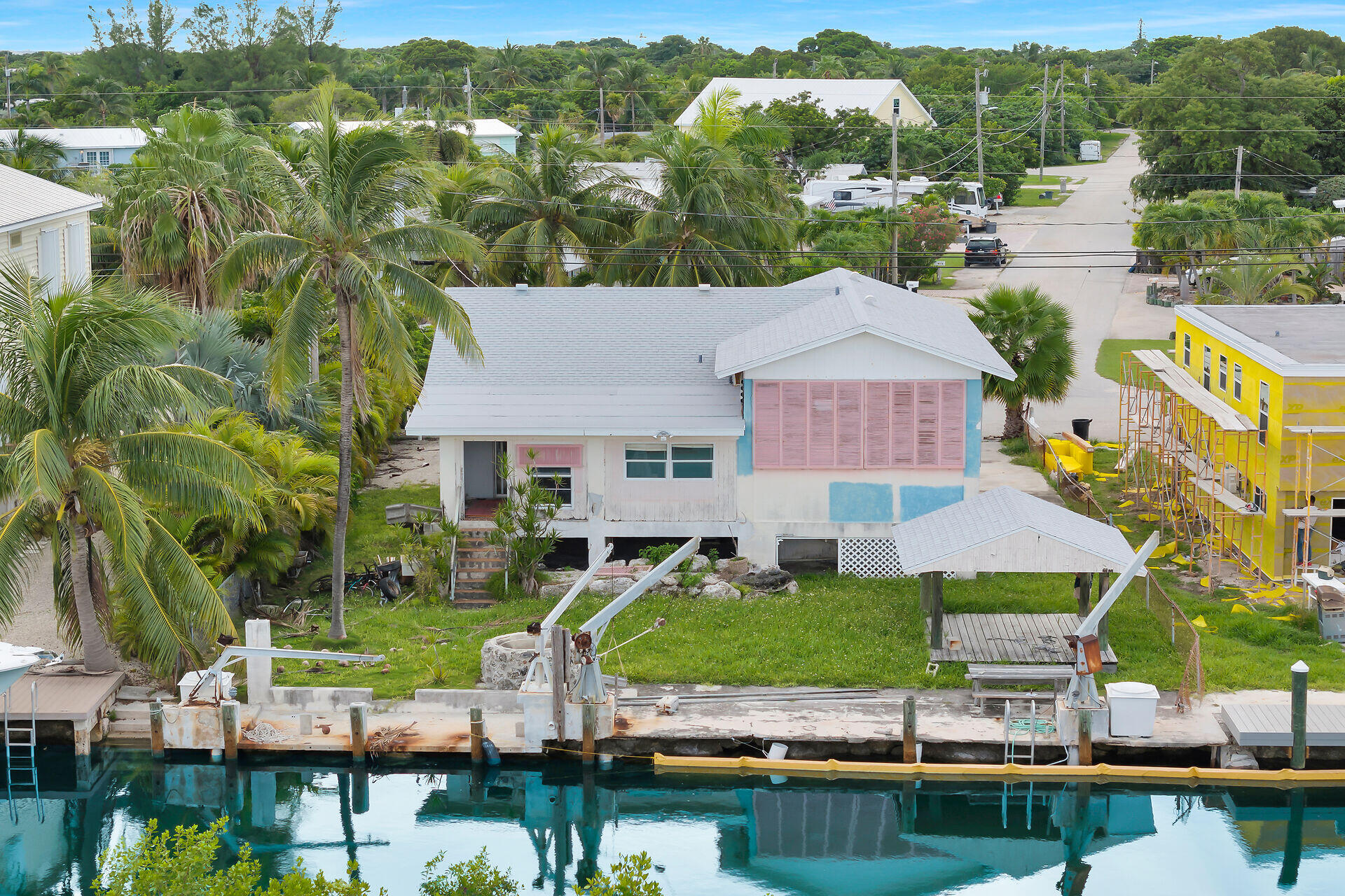 an aerial view of house with yard swimming pool and green space