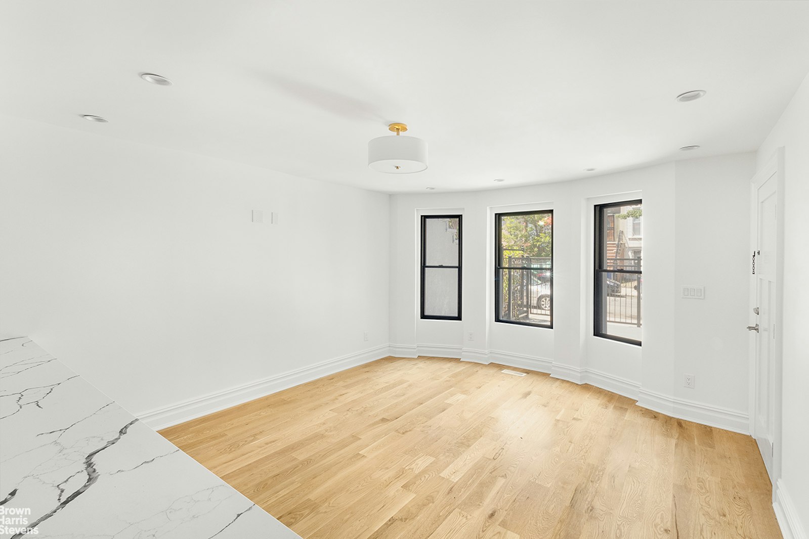 a view of empty room with window