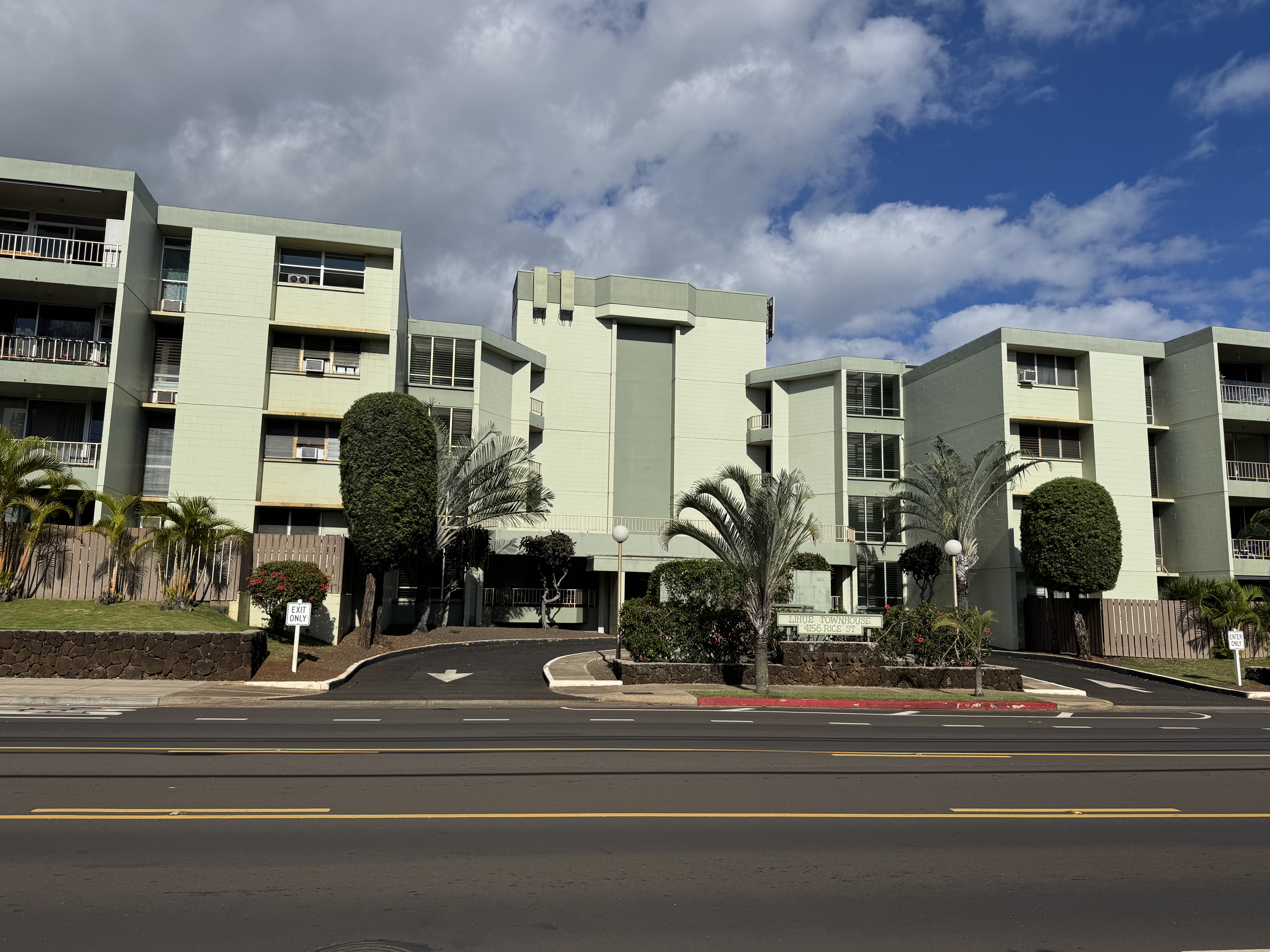 Lihue Town House Building.