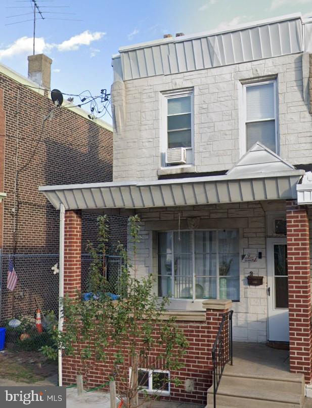 a front view of a house with garage