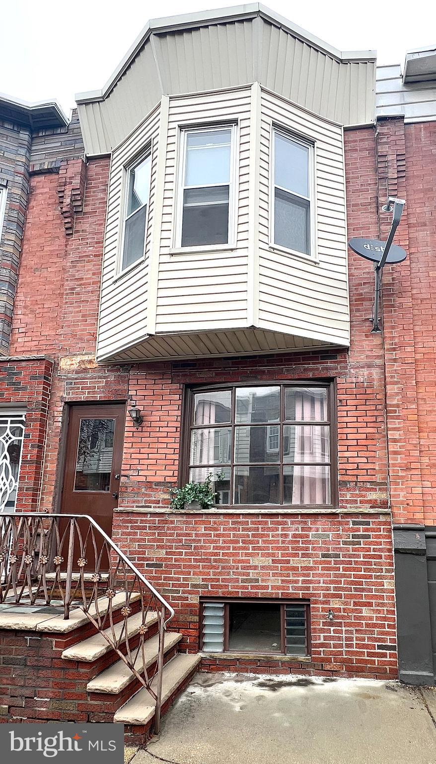 a view of house with street