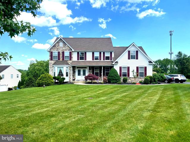 $699,900 | 217 Clover Lane | Upper Frederick Township - Montgomery County