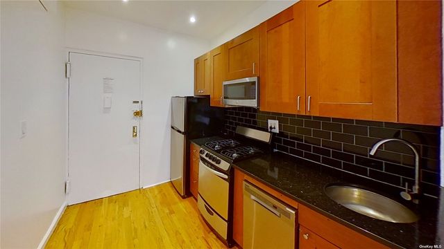 $2,595 | 228 Avenue B, Unit 14 | East Village