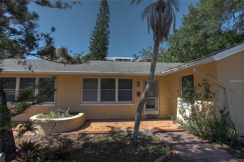 a view of a house with backyard and sitting area