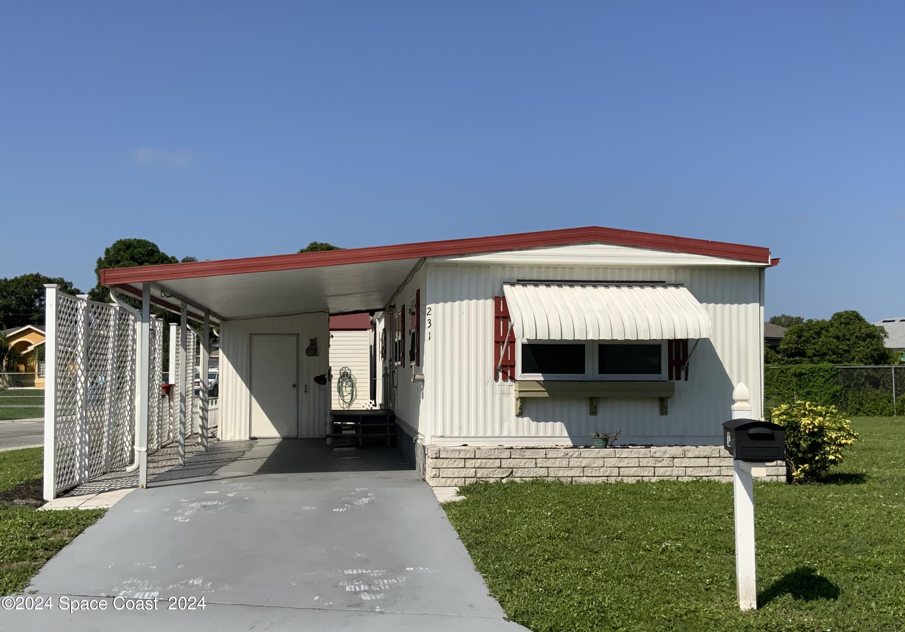 a front view of house with yard