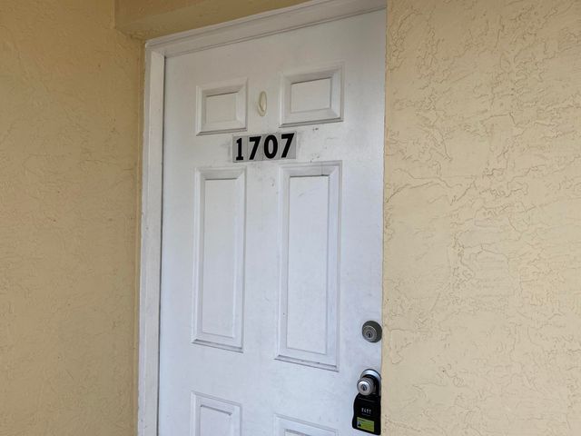 $2,100 | 1707 Palm Beach Trace Drive, Unit 1707 | Royal Palm Beach