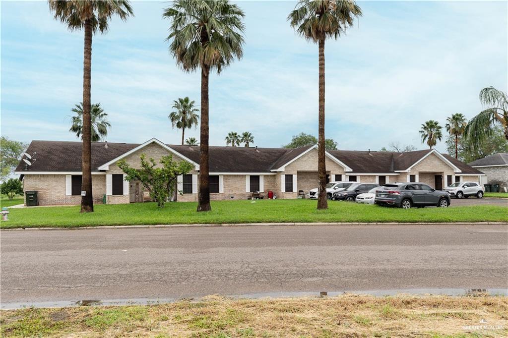 Ranch-style house featuring a front lawn