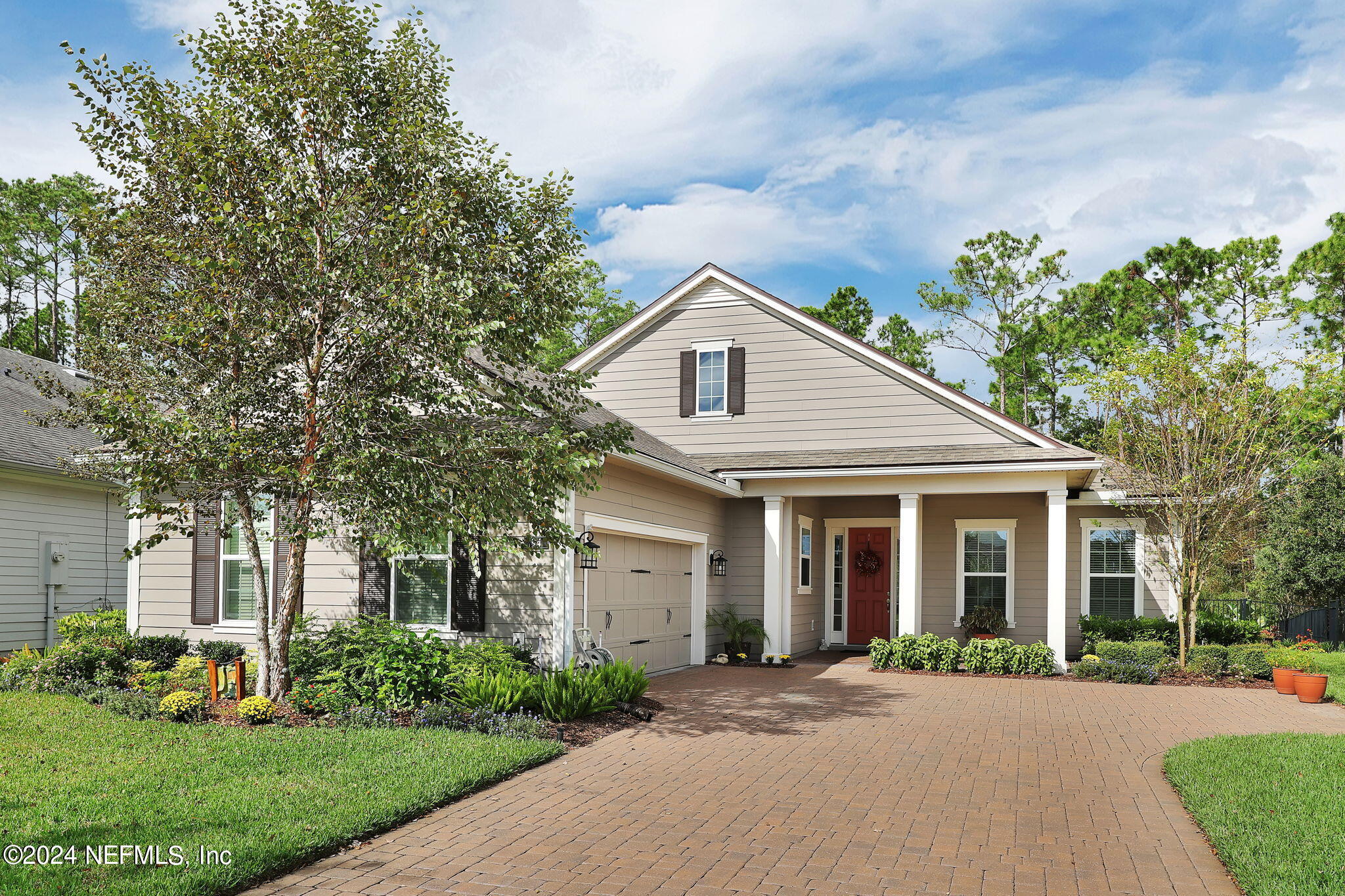 Gorgeous curb appeal!