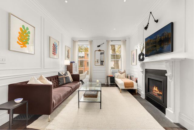 $995,000 | 48 West 12th Street, Unit 3R | Greenwich Village