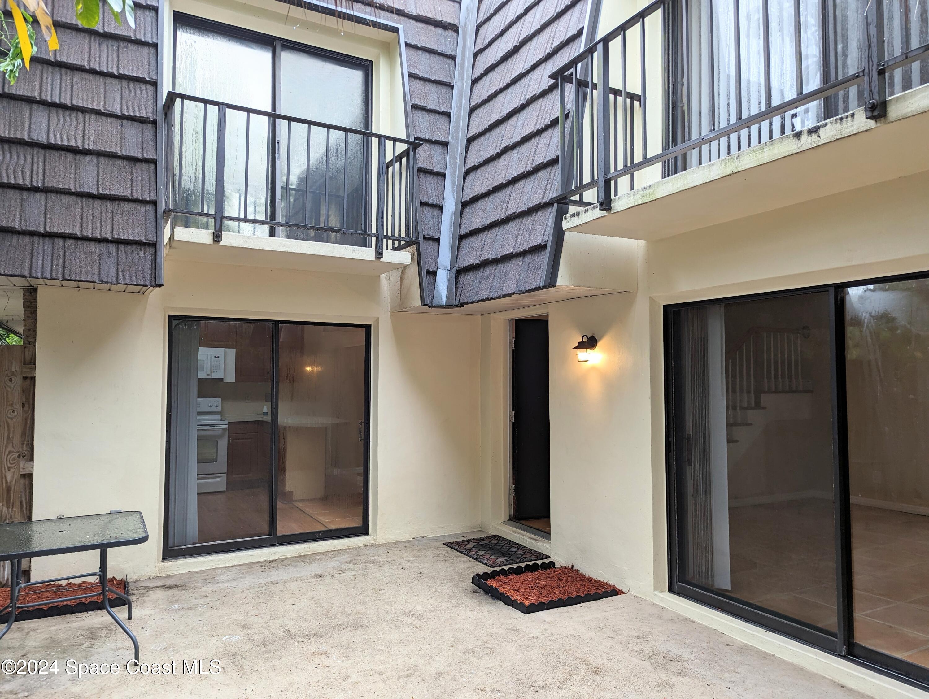 a view of entryway with a door