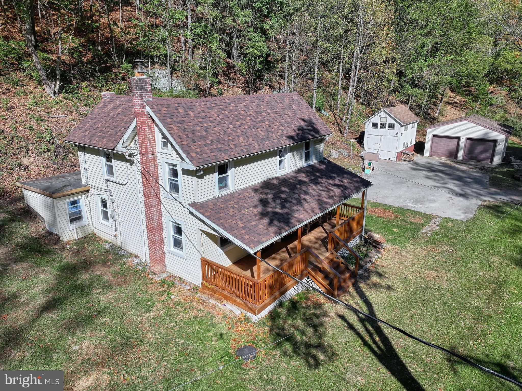 an aerial view of a house having yard