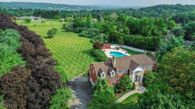 $1,395,000 | 156 Fox Chase Road | Chester Township - Morris County