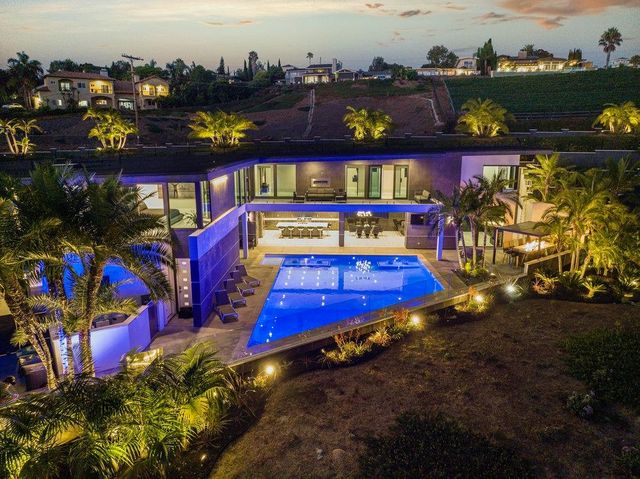 $8,395,000 | 1095 Hoover Street | Hedionda Point