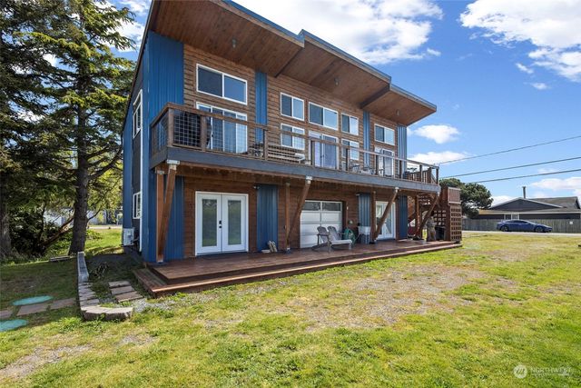 $999,000 | 75 Salmon Street | Lagoon Point