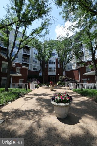 $2,500 | 1645 International Drive, Unit 413 | Lillian Court