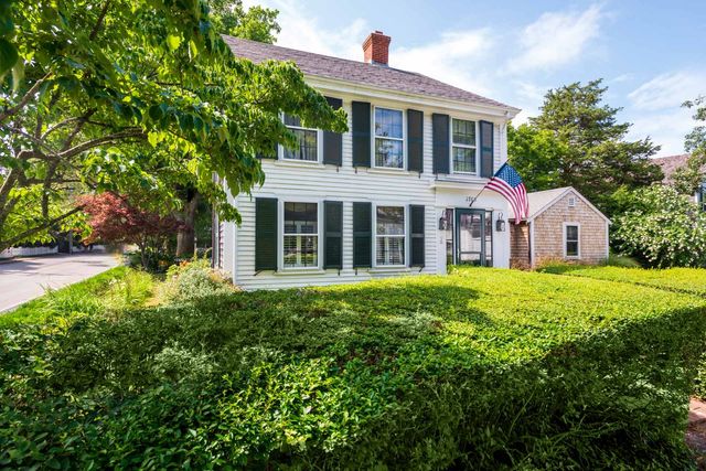 $2,595,000 | 2 Green Avenue | Martha's Vineyard