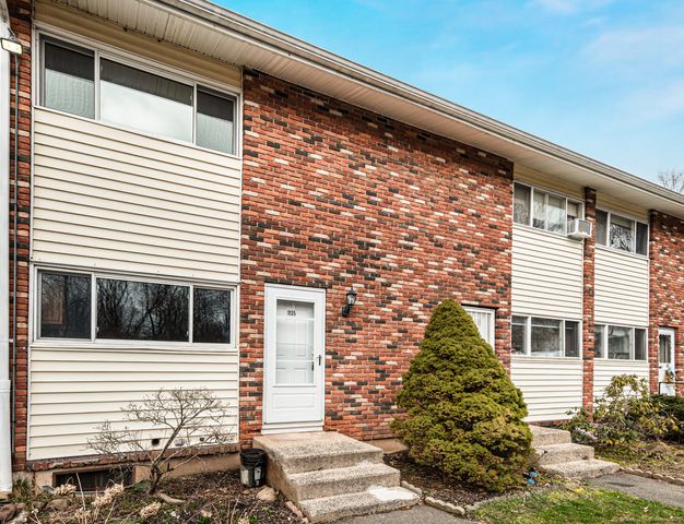 $249,900 | 1135 Waterbury Road, Unit 1135 | Cheshire