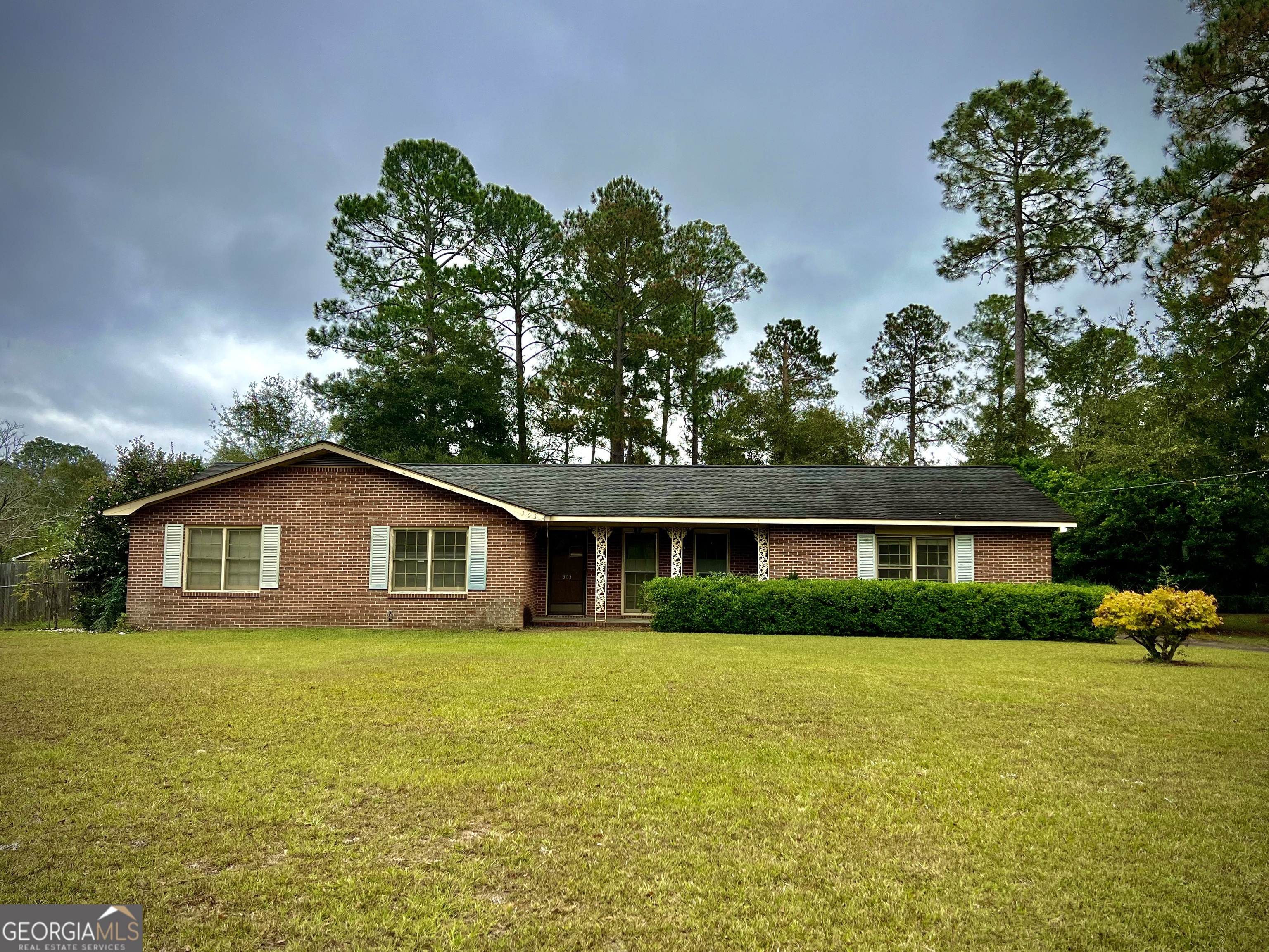 a view of house with a yard