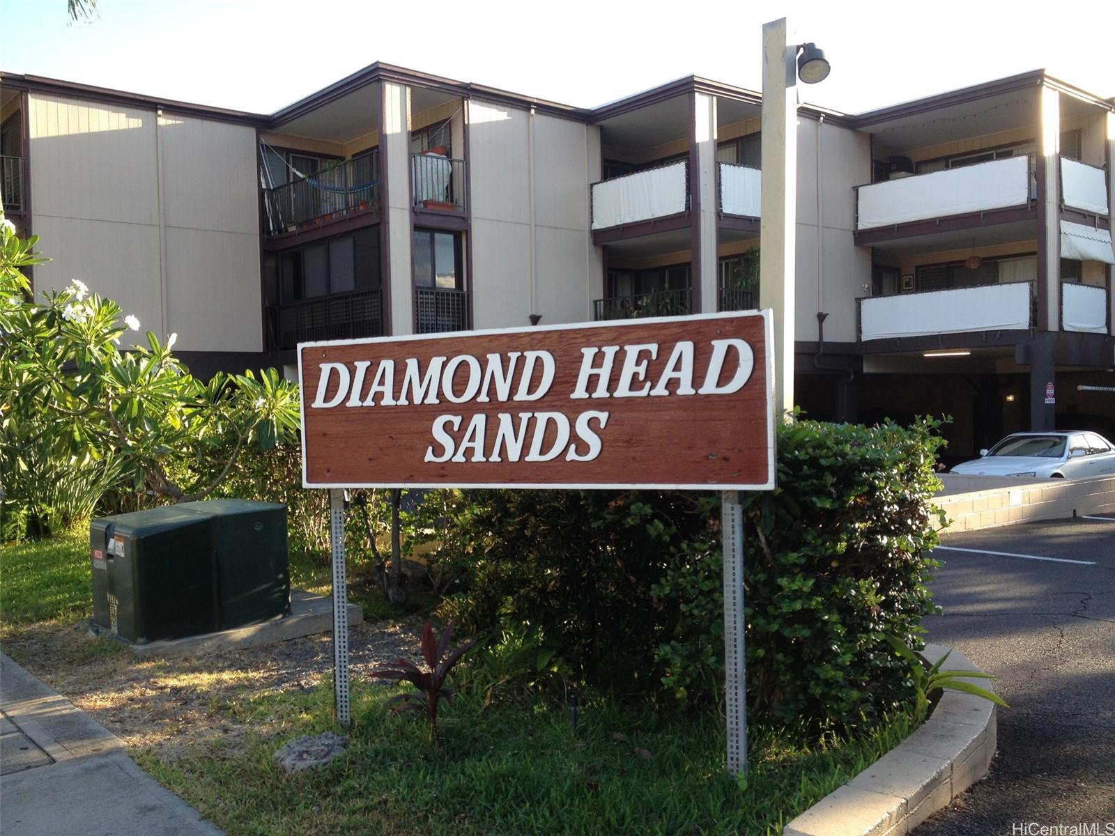 Diamond Head Sands parking entrance