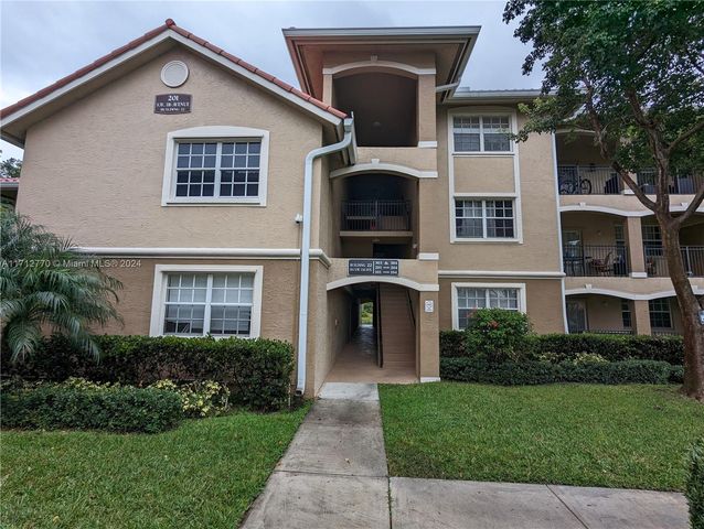 $385,000 | 201 Southwest 116th Avenue, Unit 22102 | Pembroke Lakes South