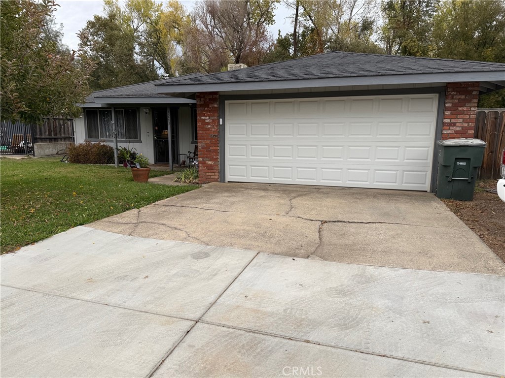 a front view of house with yard