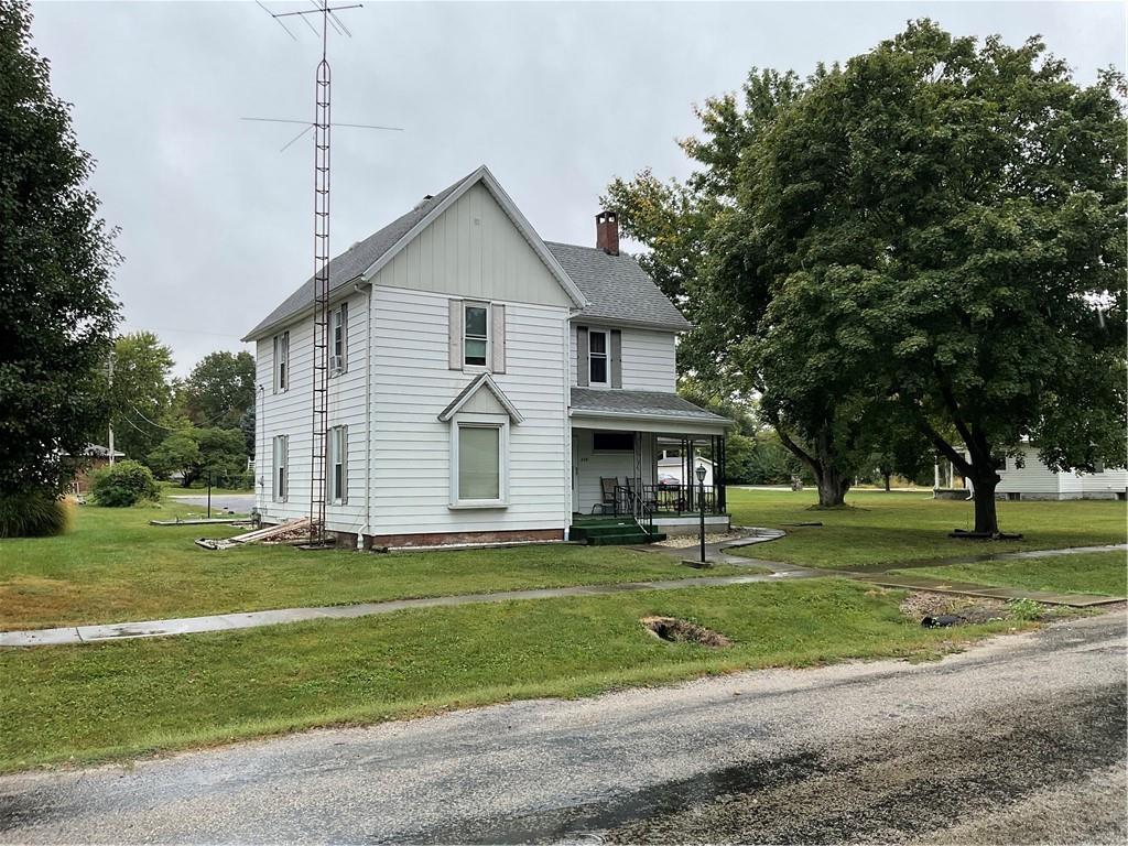 a view of a house with a yard