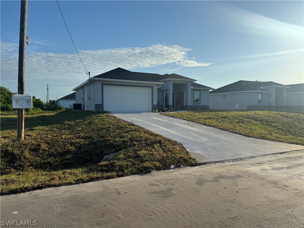 a view of a house with a yard