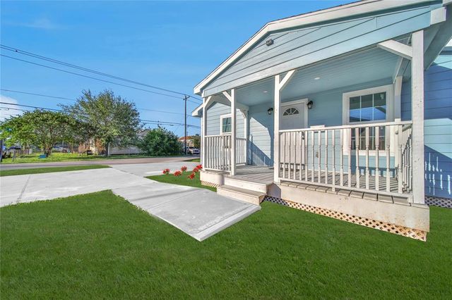 $1,875 | 2221 Grover Avenue | Offatts Bayou