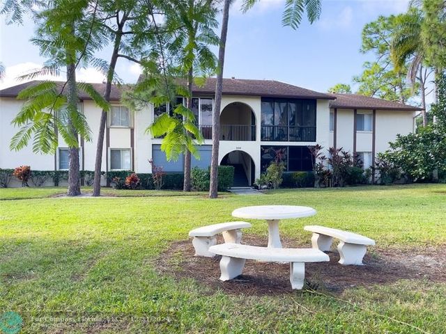 $149,000 | 339 Knotty Pine Circle, Unit B1 | Greenacres