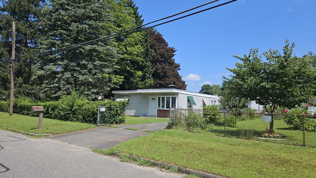 a view of house with a yard