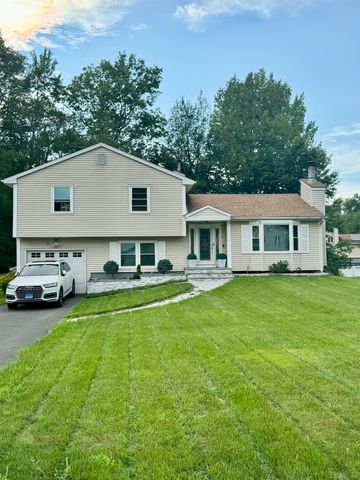 $379,900 | 11 White Birch Circle | Bloomfield