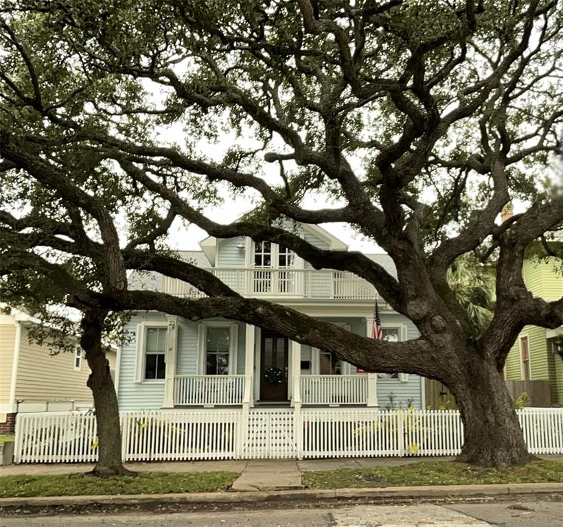 One of Galveston's charming oak trees provides beautiful curb appeal along with the picturesque frame and shade for this new era craftsman design.