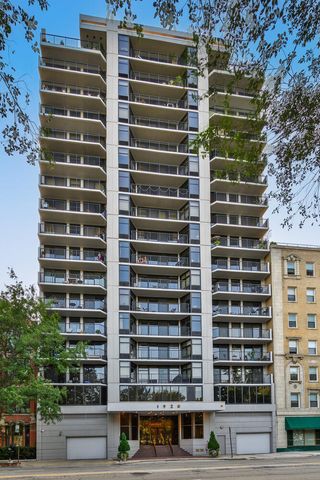 $680,000 | 1920 North Clark Street, Unit 8C | Lincoln Park