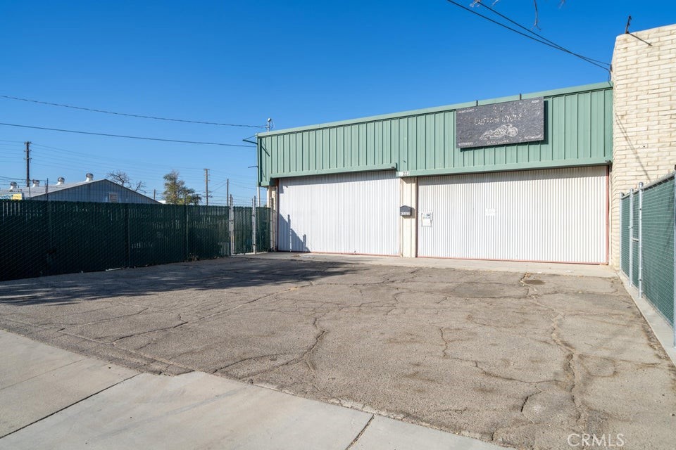 a view of a garage