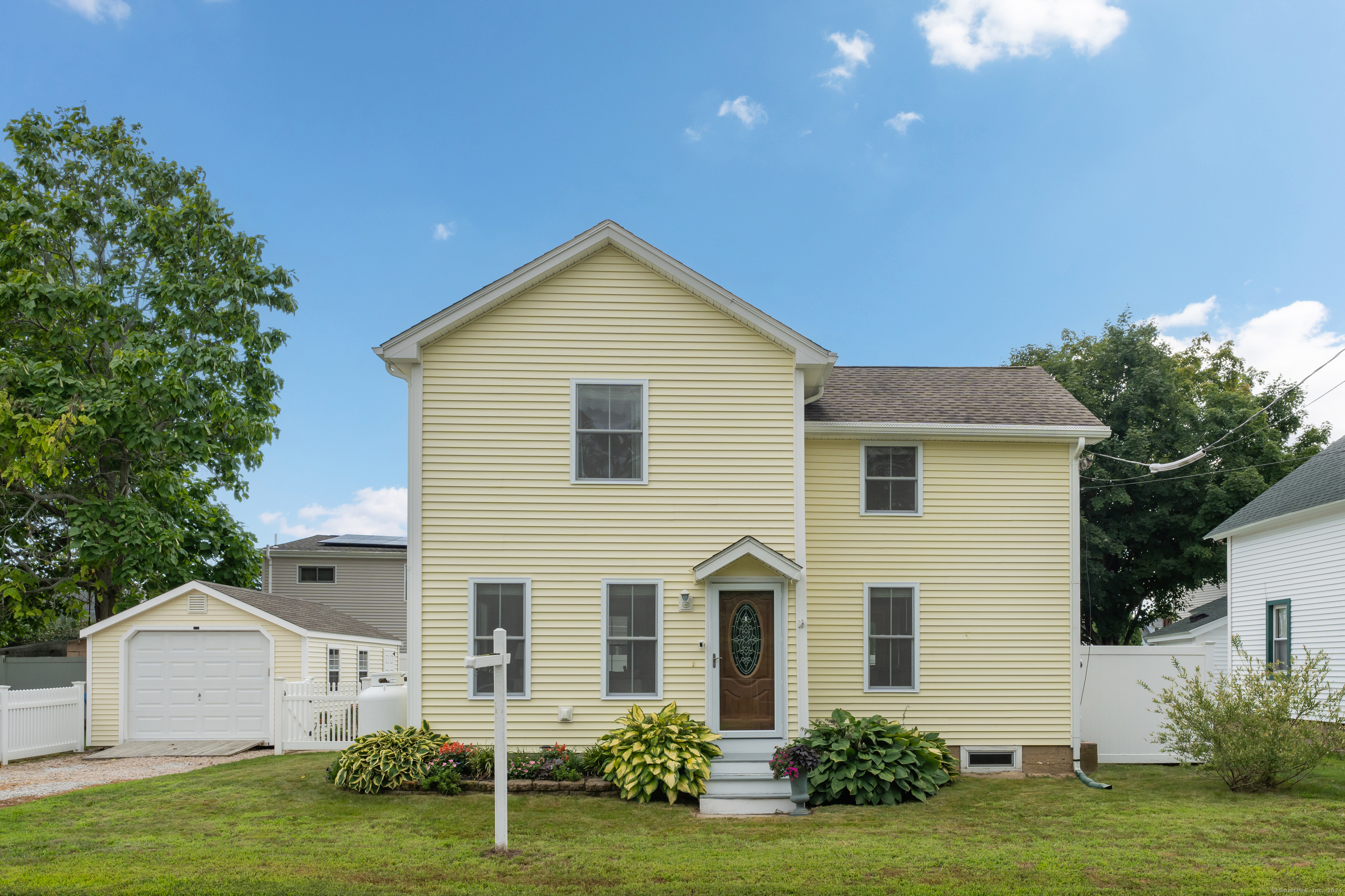 a view of a house with a yard