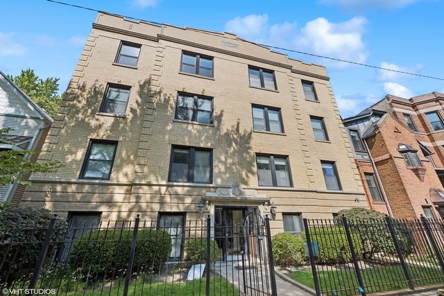 $550,000 | 1744 West Henderson Street, Unit 1 | Roscoe Village