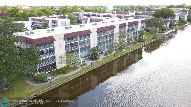 a picture of city view with lake view