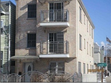 $3,995 | 290 Duncan Avenue, Unit 1 | West Side