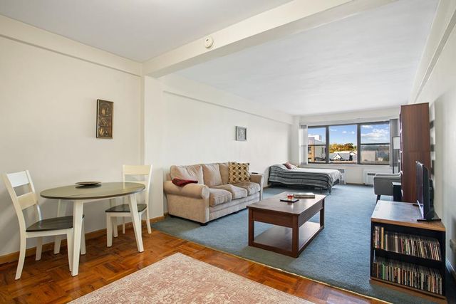 $299,900 | 303 Beverley Road, Unit 4M | Kensington