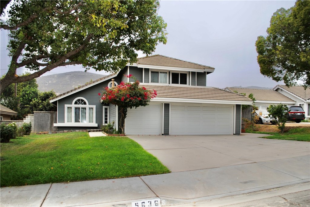 a front view of house with yard and garage