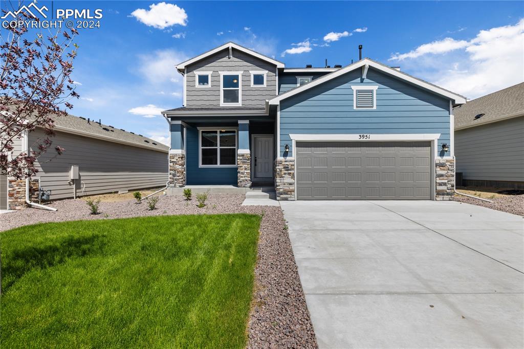 Craftsman inspired home with a front yard