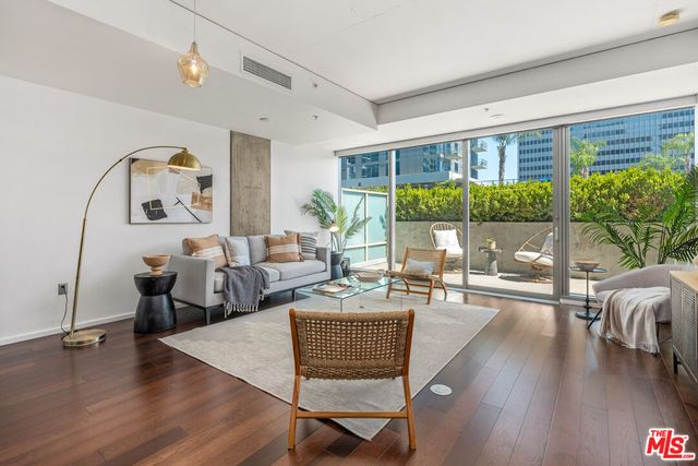 $609,000 | 1155 South Grand Avenue, Unit 609 | Downtown Los Angeles