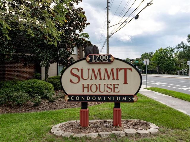 $1,395 | 1700 Southwest 16th Court, Unit C2 | Summit House Condominiums