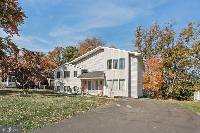 $524,900 | 2240 Carlson Drive | Willow Grove