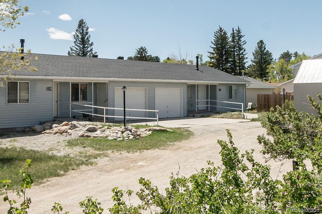 a view of a house with a yard