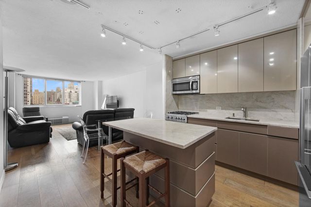 $629,000 | 345 East 93rd Street, Unit 14F | Upper East Side