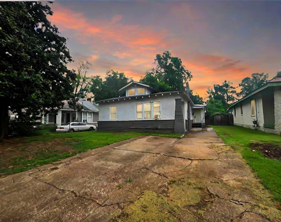 View of front of house featuring a lawn